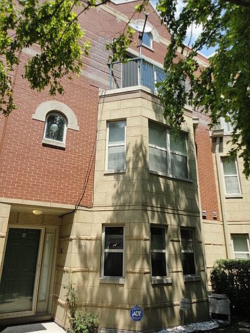 1st image of 4530 S Woodlawn Ave Unit 205
