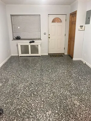 Rented by Halvatzis Realty | media 1
