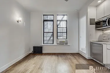 Rented by Barkoff Residential 