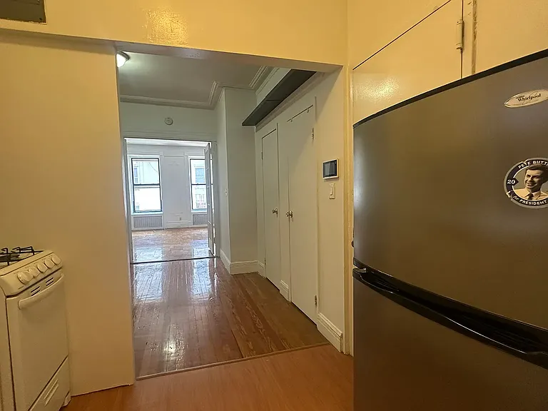 309 W 54th St #3A — Photo 7