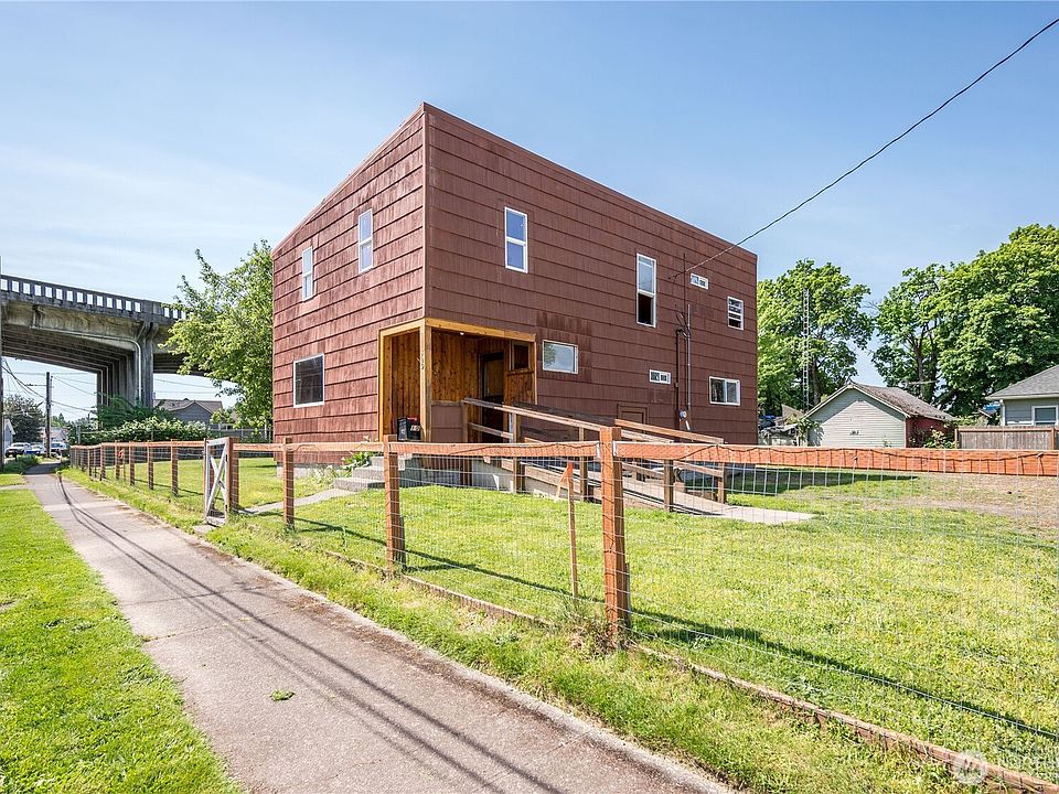 1st image of 309 NW 2nd Avenue
