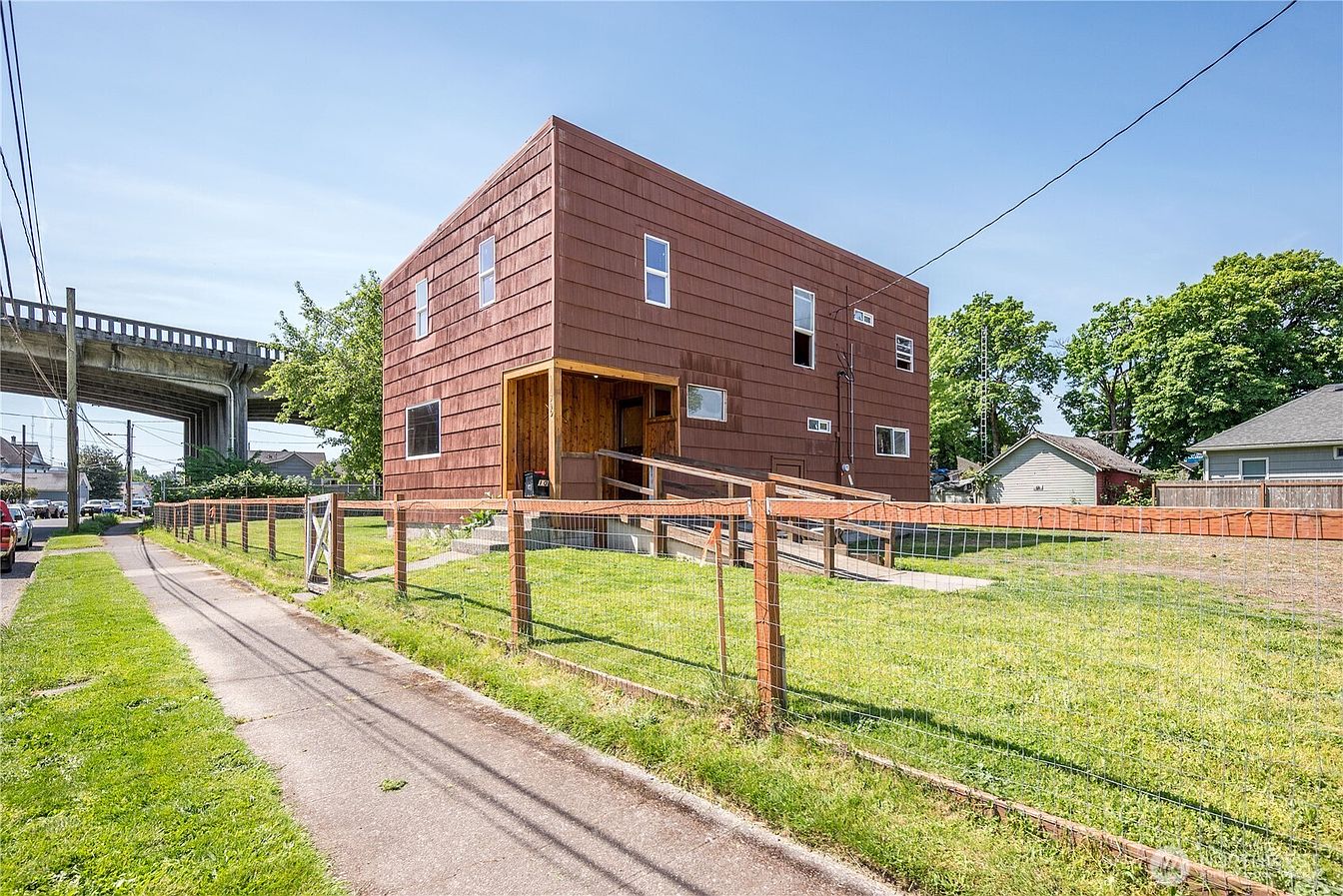 1st image of 309 NW 2nd Avenue