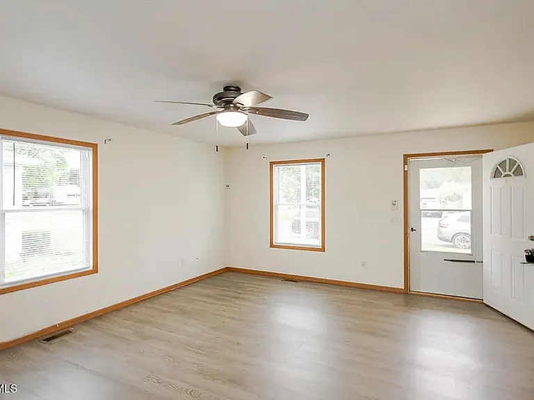 411 Waybridge Rd — Photo 5