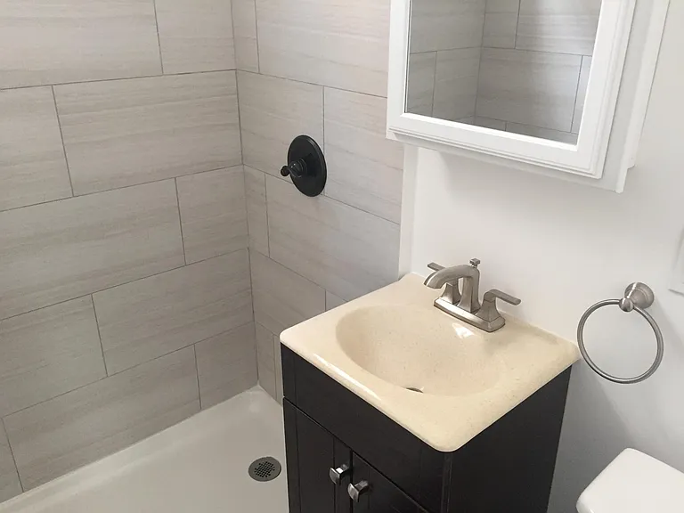 2415 S Ridgeley Dr — Photo 17