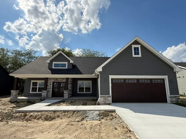 1913 S Stone Creek Blvd, Urbana, IL 61802