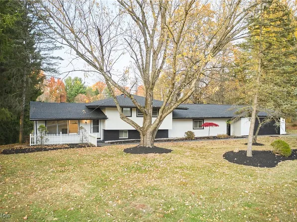 17759 S Meadowpark Dr, Walton Hills, OH 44146