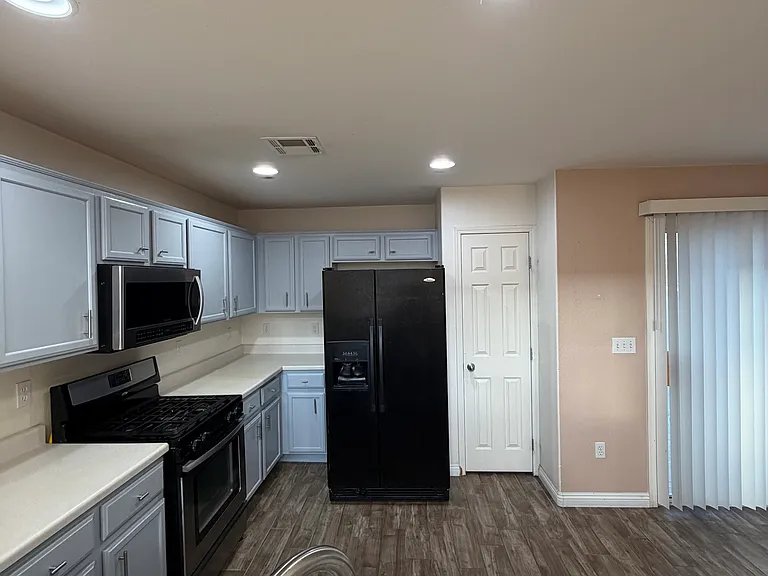 10424 Chandra Ave — Photo 6