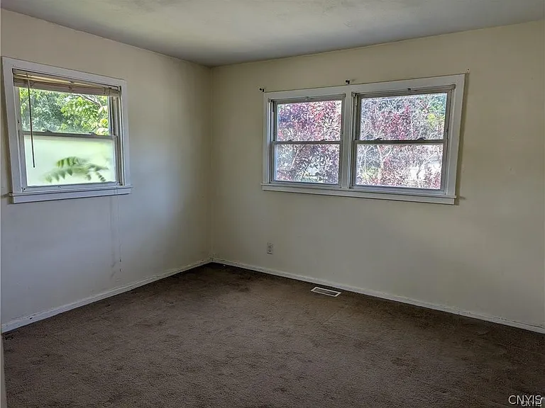 5854 Reis Dr — Photo 9
