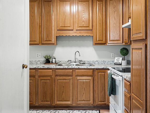 4th image of 4265 Mitchell Creek Dr Building 27-3
