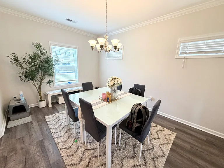 323 Alameda Ln — Photo 5