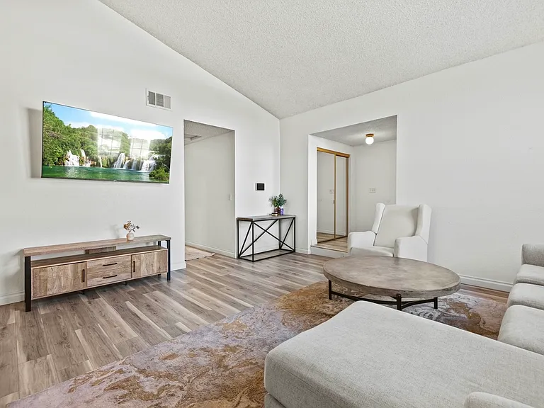 752 E Avenue J9 — Photo 34
