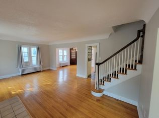 615 W 7th St, Cedar Falls, IA 50613