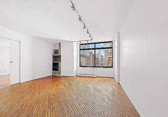 3rd image of 400 E 70th St APT 1408