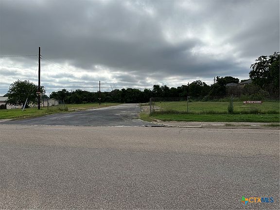 4th image of 702 Florence Rd