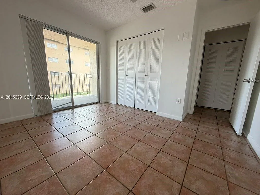 Grand Vista Condo — Photo 2