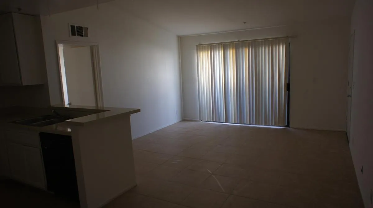 412 S Clementine St — Photo 2