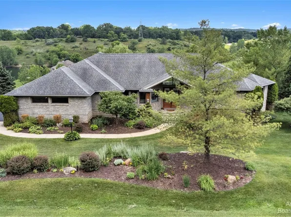 4034 Lake Vista Dr, Dexter, MI 48130