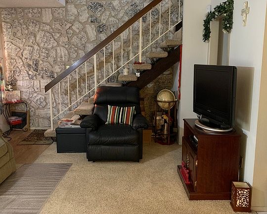 5th image of 10045 Karmont Ave