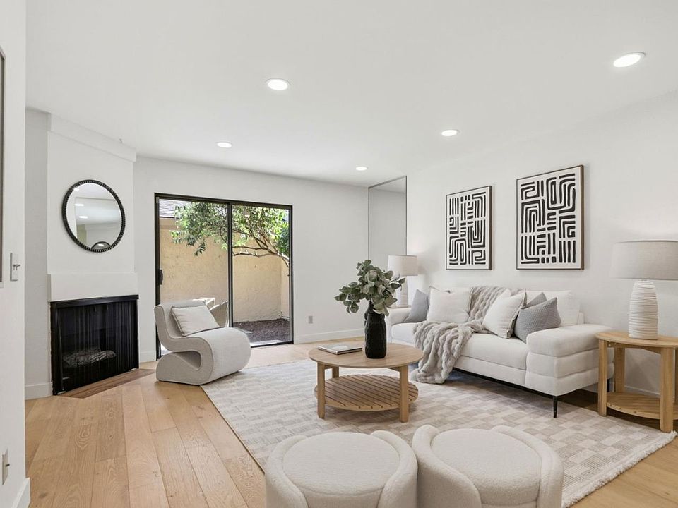 1st image of 11043 Firethorne Dr