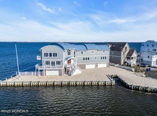 2 Cove Point Rd, Toms River, NJ 08753