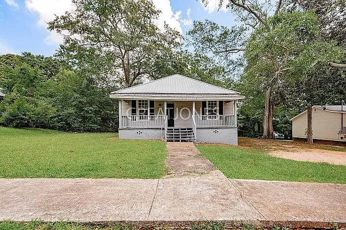 2 bed, 1.0 bath, 1234 sqft, $1,150 — Photo 1
