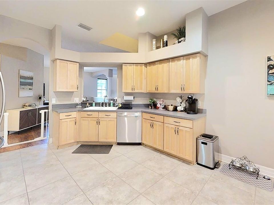 1st image of 7511R Citrus Blossom Dr