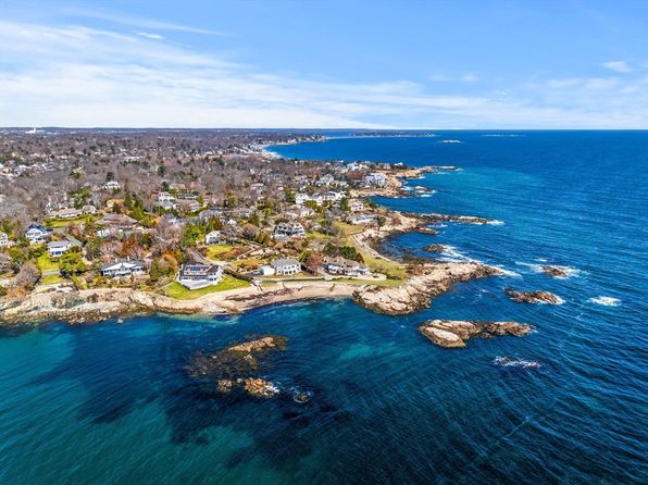 70 Galloupes Point Rd, Swampscott, MA 01907