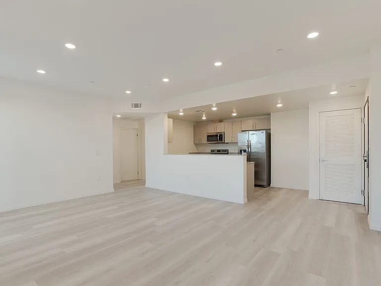 V on Victory Apartments — Photo 13