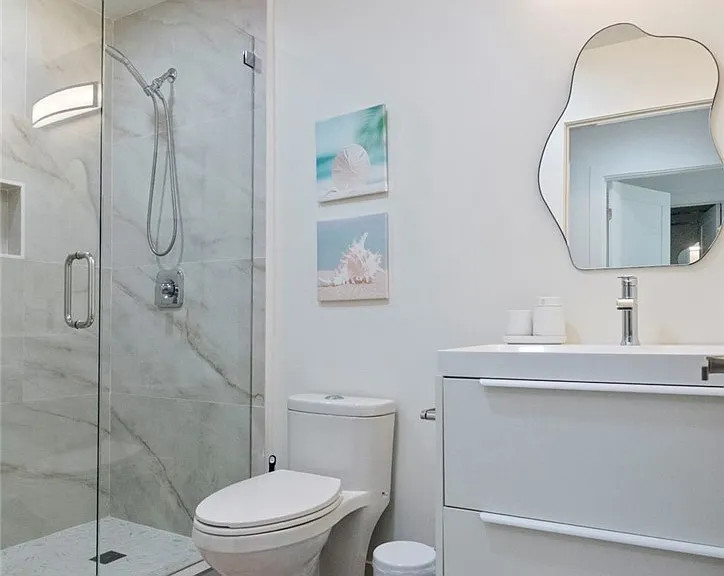 24136 Kittridge St — Photo 26