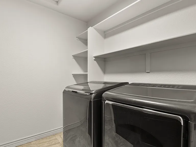 5440 Broadmoor Bluffs Dr — Photo 29