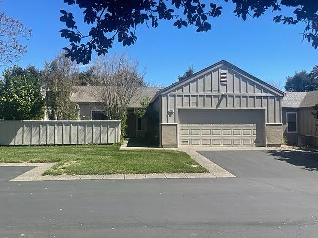 Building Photo - 727 Amherst Cir