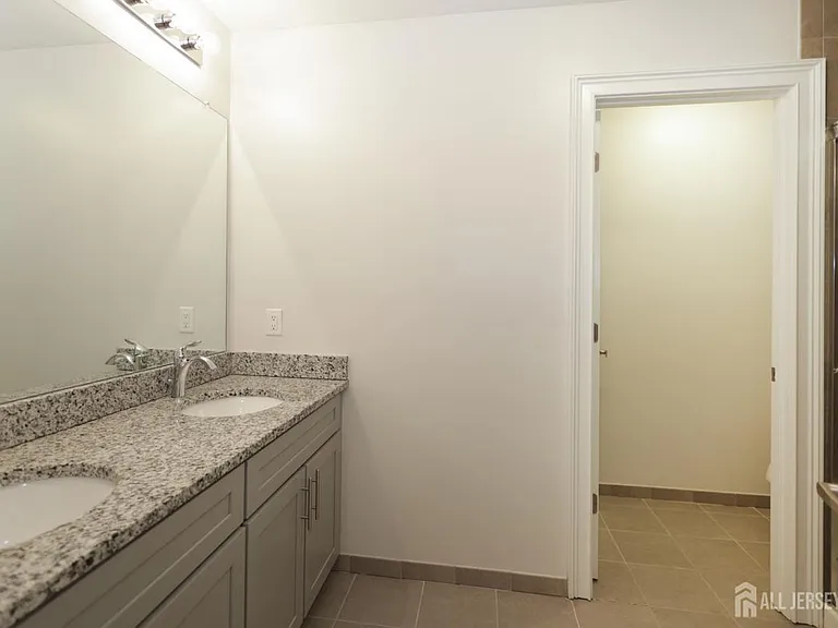 10 Gonzalez Dr — Photo 25