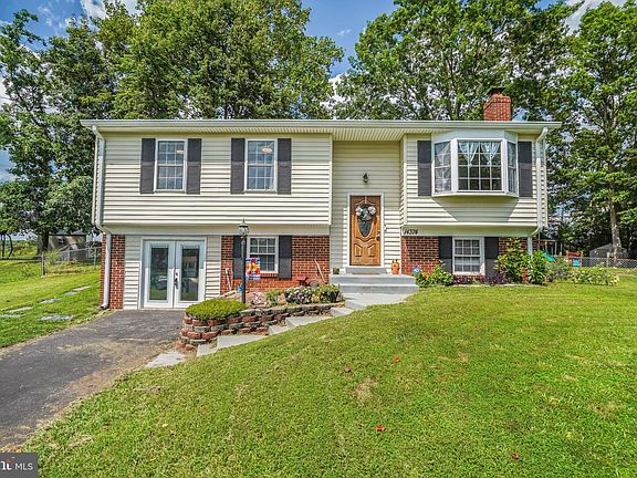 3rd image of 14374 Seabury Ct