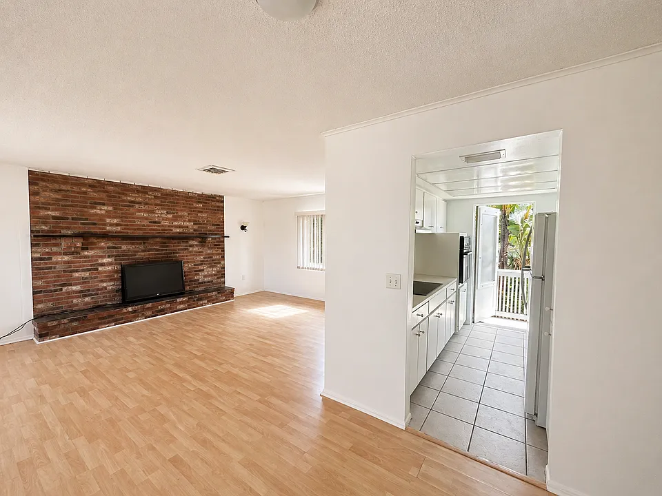 406 Albee Rd W #8