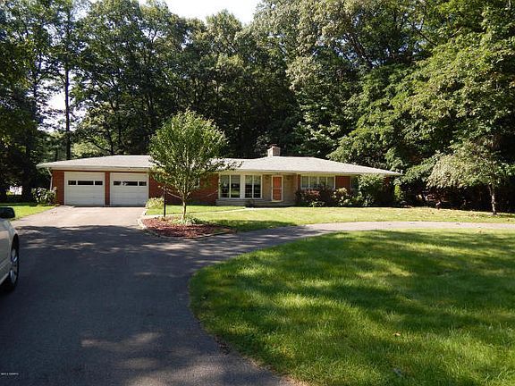 2nd image of 1909 Crestwood Ln