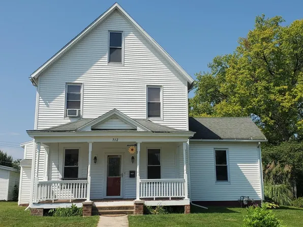 712 N Broadway St, Lewistown, IL 61542