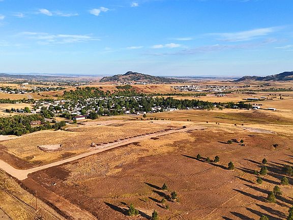 4th image of 8 Centennial Rd