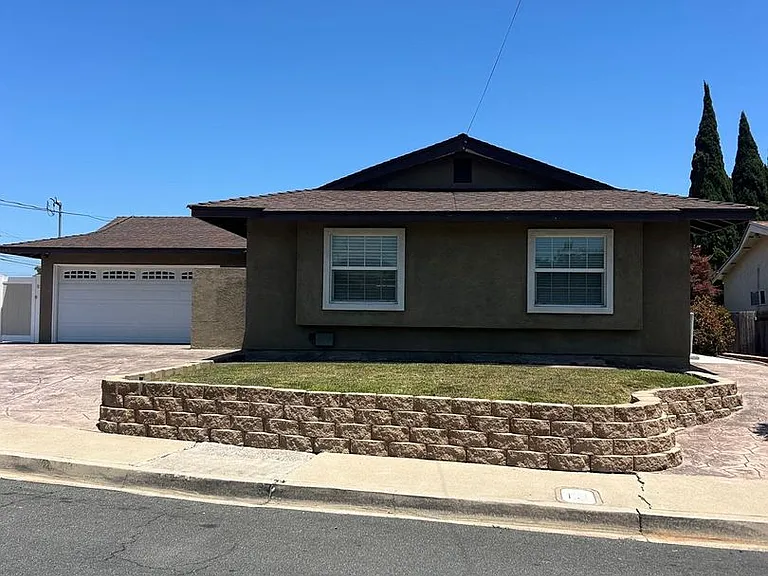 1483 La Corta Cir — Photo 2