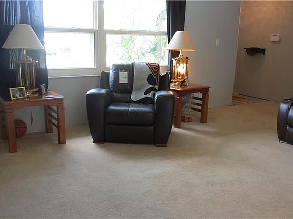 5th image of 18542 Ackerman Ave
