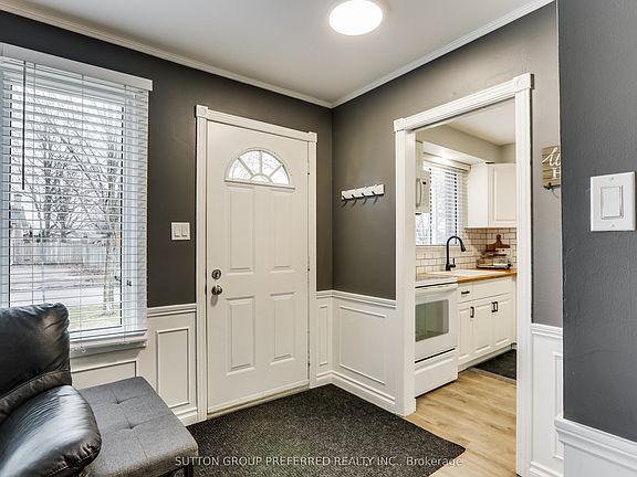 3rd image of 159 Harding Cres