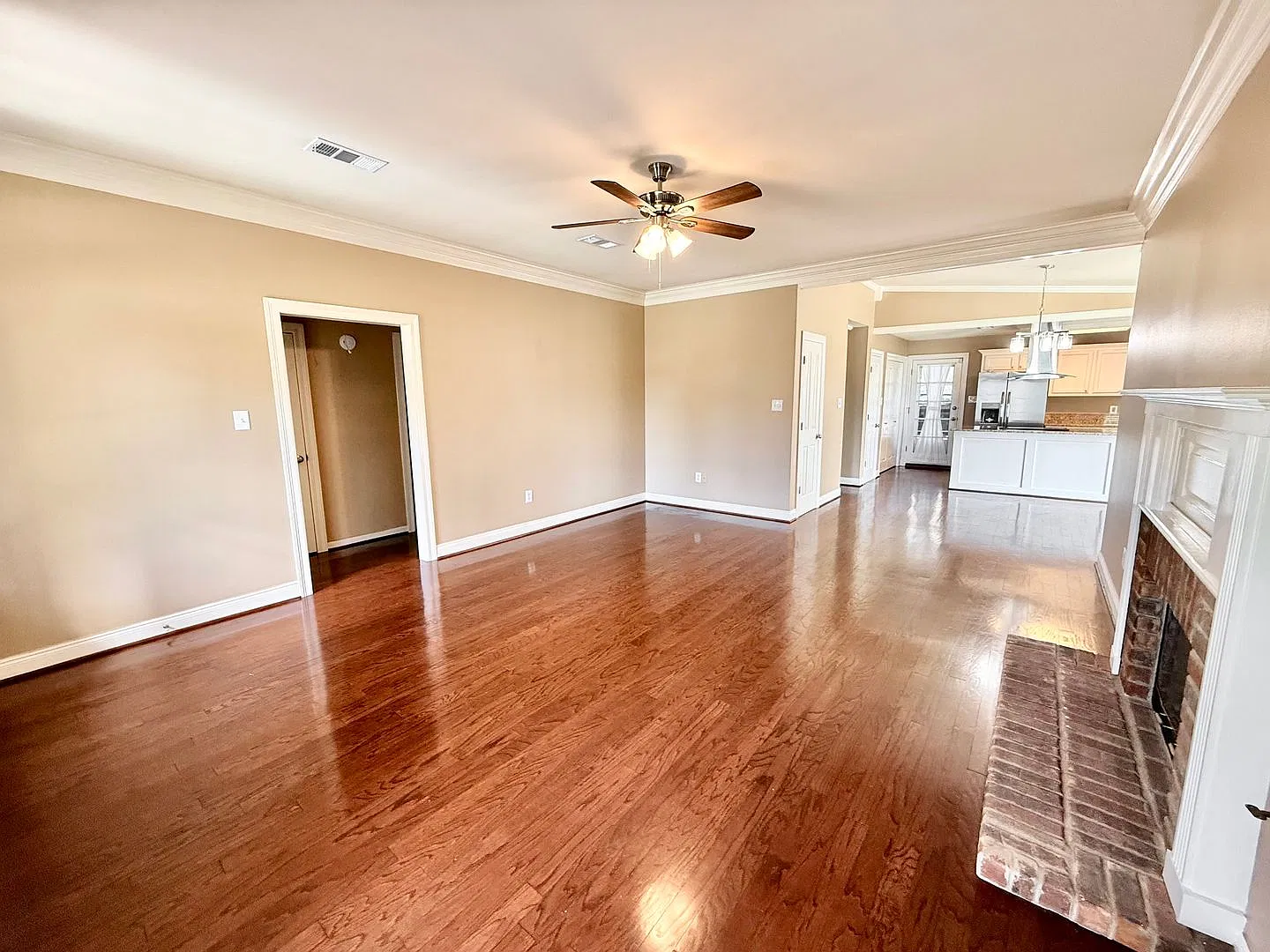 Serene 3BR Home in Peaceful Azalea Lakes — Photo 4