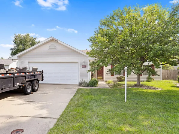 2002 Appletree Dr, Monticello, IL 61856