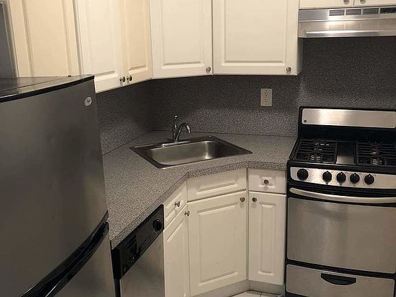5th image of 435 W 57th St APT 4G