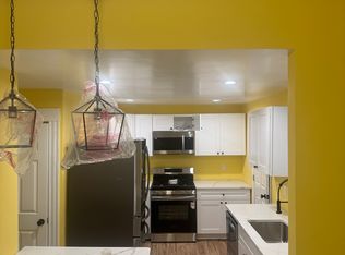 16 Hirsh Ter, Dedham, MA 02026