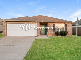 1417 Sandstone Dr, Noble, OK 73068