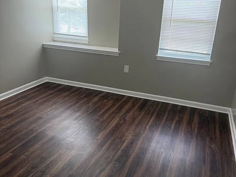 302 Peters Way — Photo 6