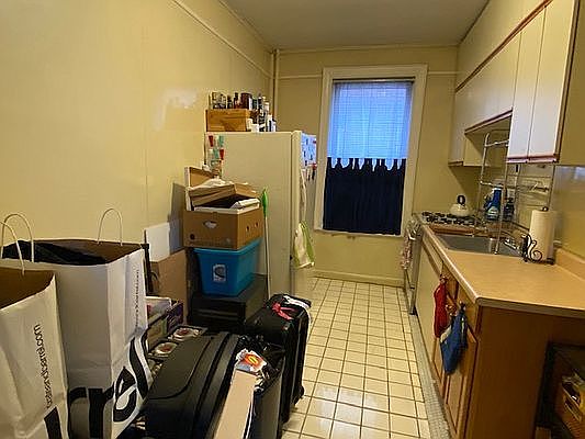 5th image of 29-15 Dorothy Pl #2R