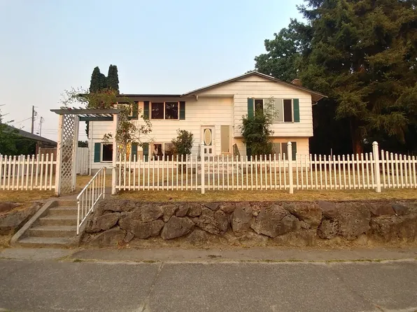 8629 Yakima Ave, Tacoma, WA 98444