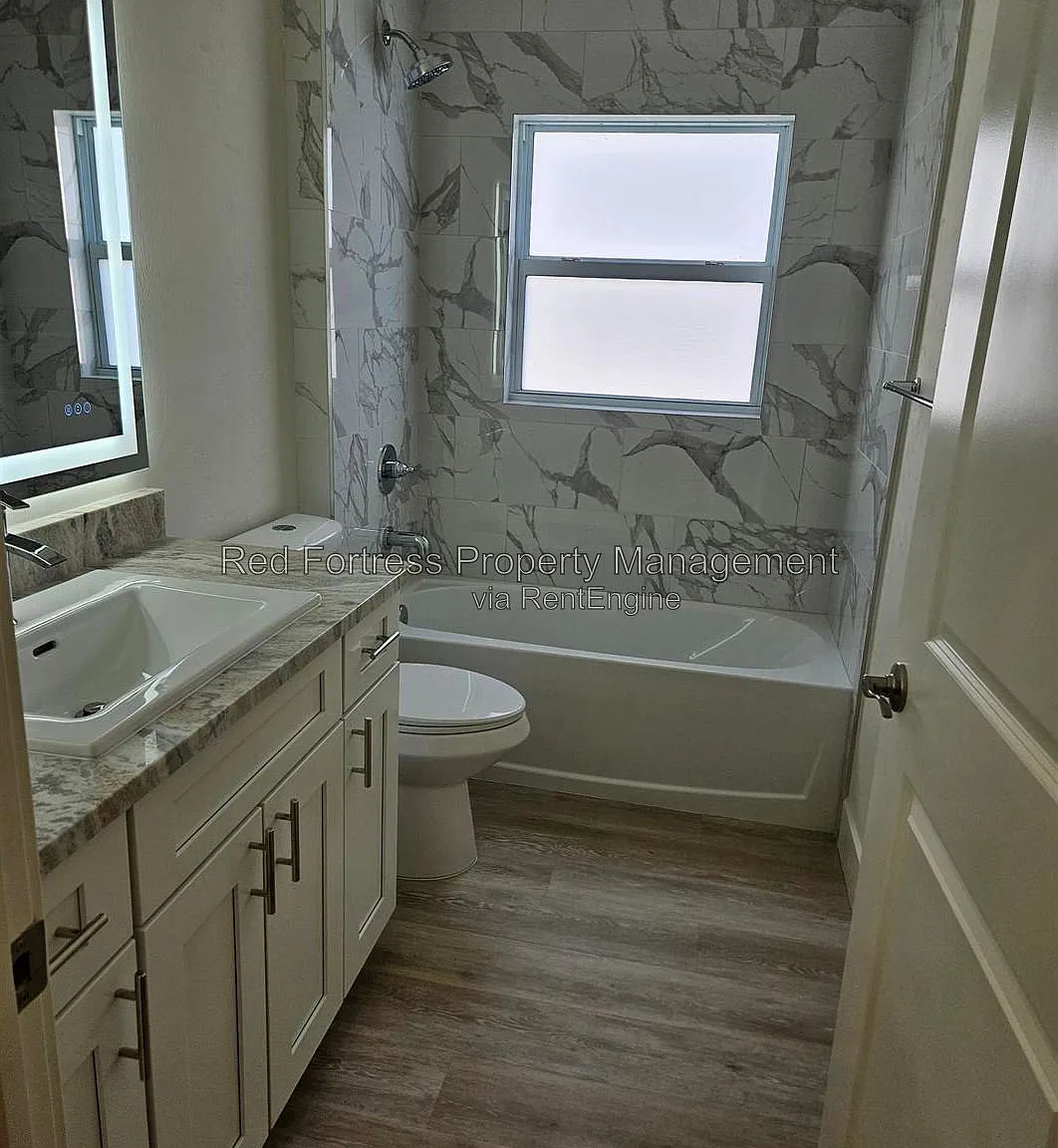 3 bed, 2.0 bath, 1238 sqft, $1,950 — Photo 4