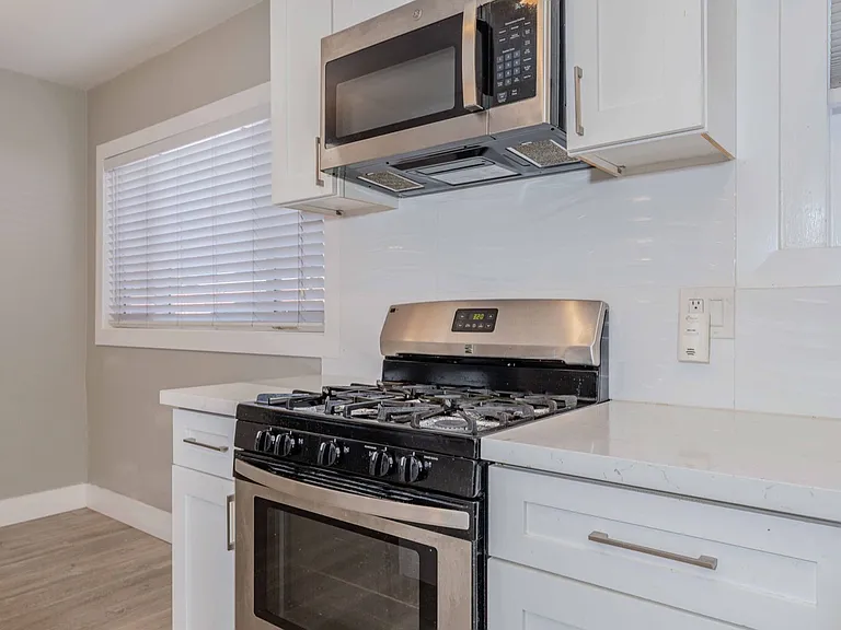 1817 E Morava Ave — Photo 10